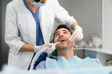 Por que é importante ir ao dentista regularmente?